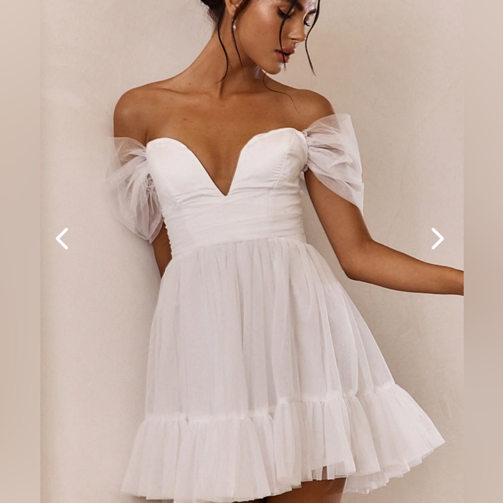 Super cute white party dress, size Small! 💙